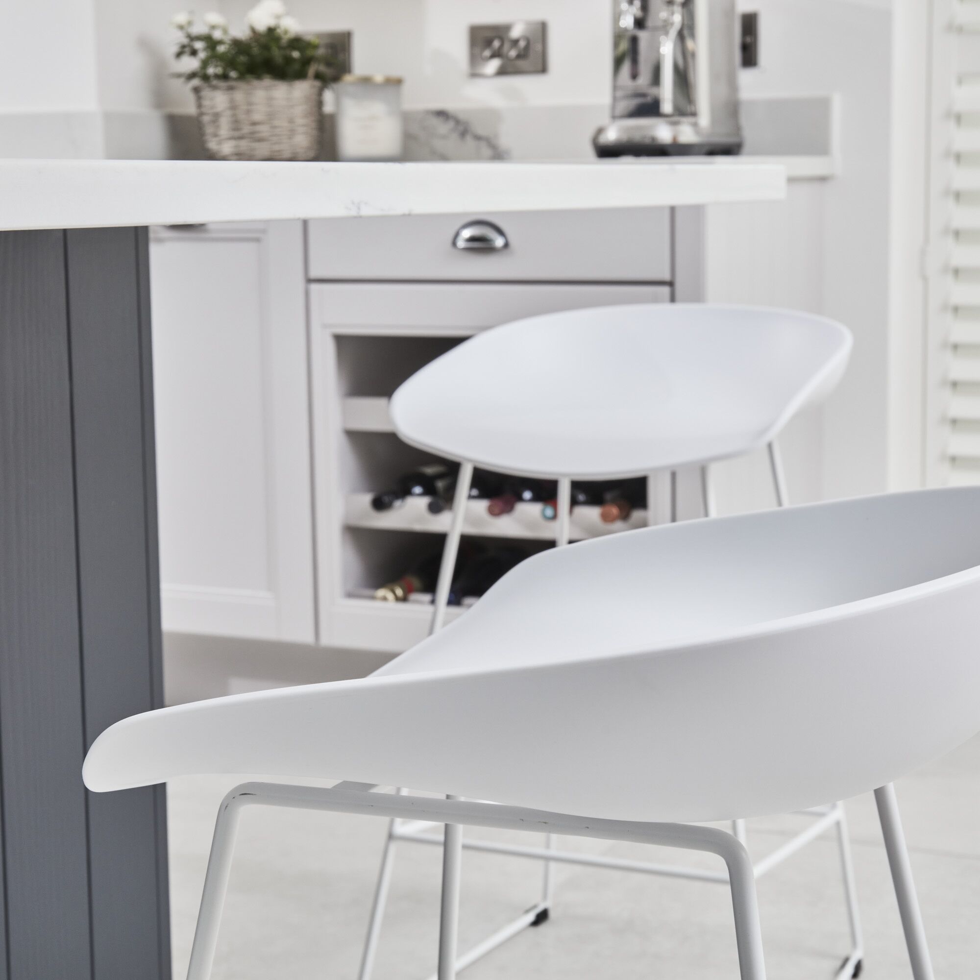 (Set of 4) Casper White Kitchen Stools - Image 7