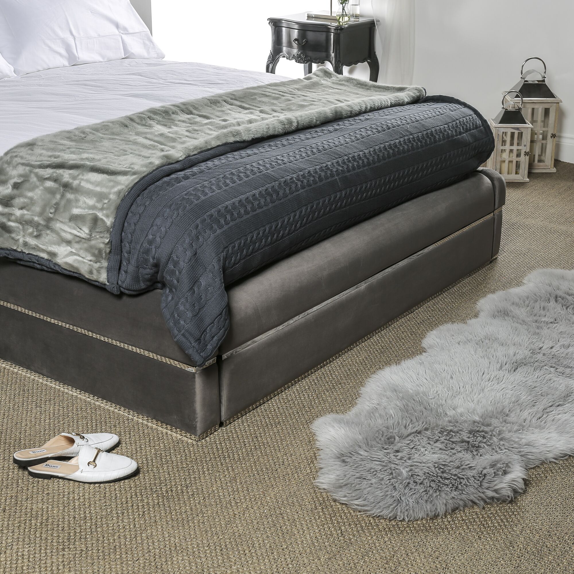 Annabelle Luxurious Grey Velvet Chesterfield King Size Bed - Image 6