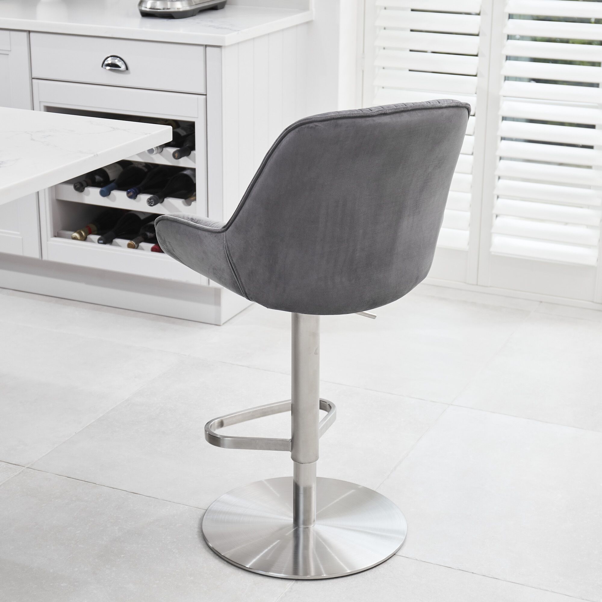 Seattle Swivel Grey Velvet Gas Lift Bar Stool - Image 3