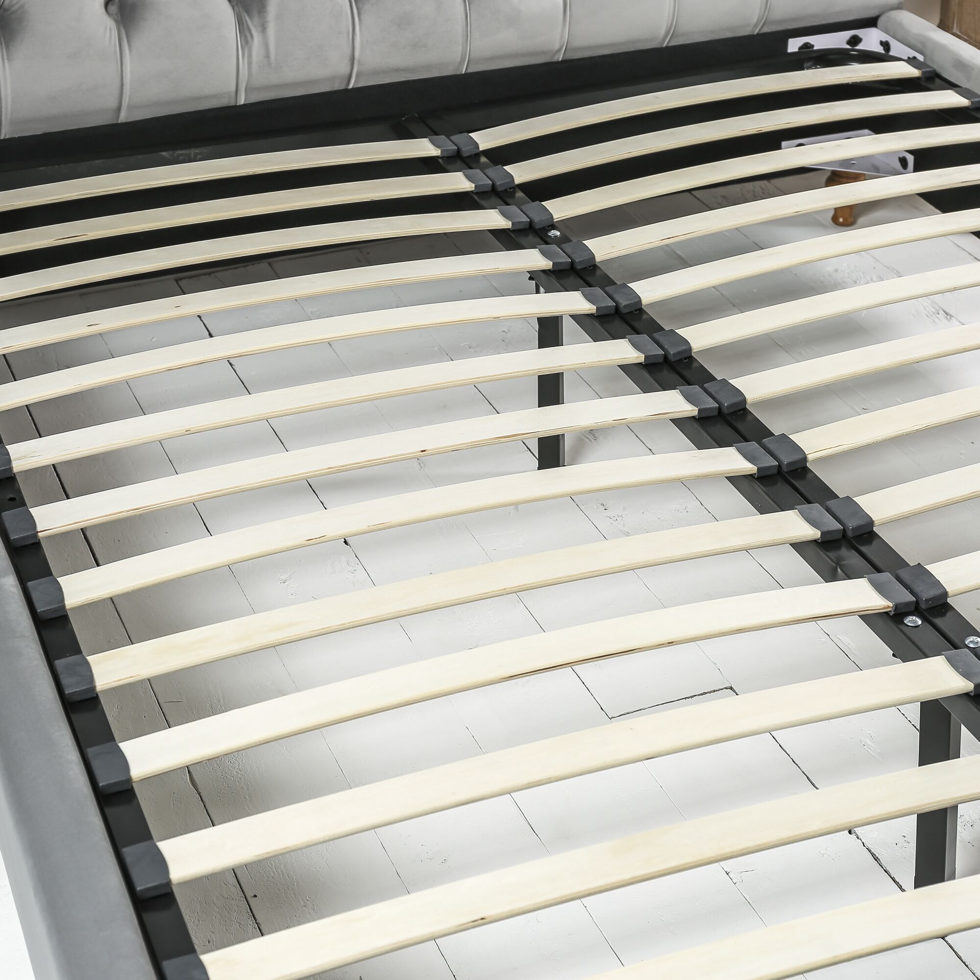 Léa 5ft Chesterfield King Size Bed With Grey Velvet Upholstery - Image 9