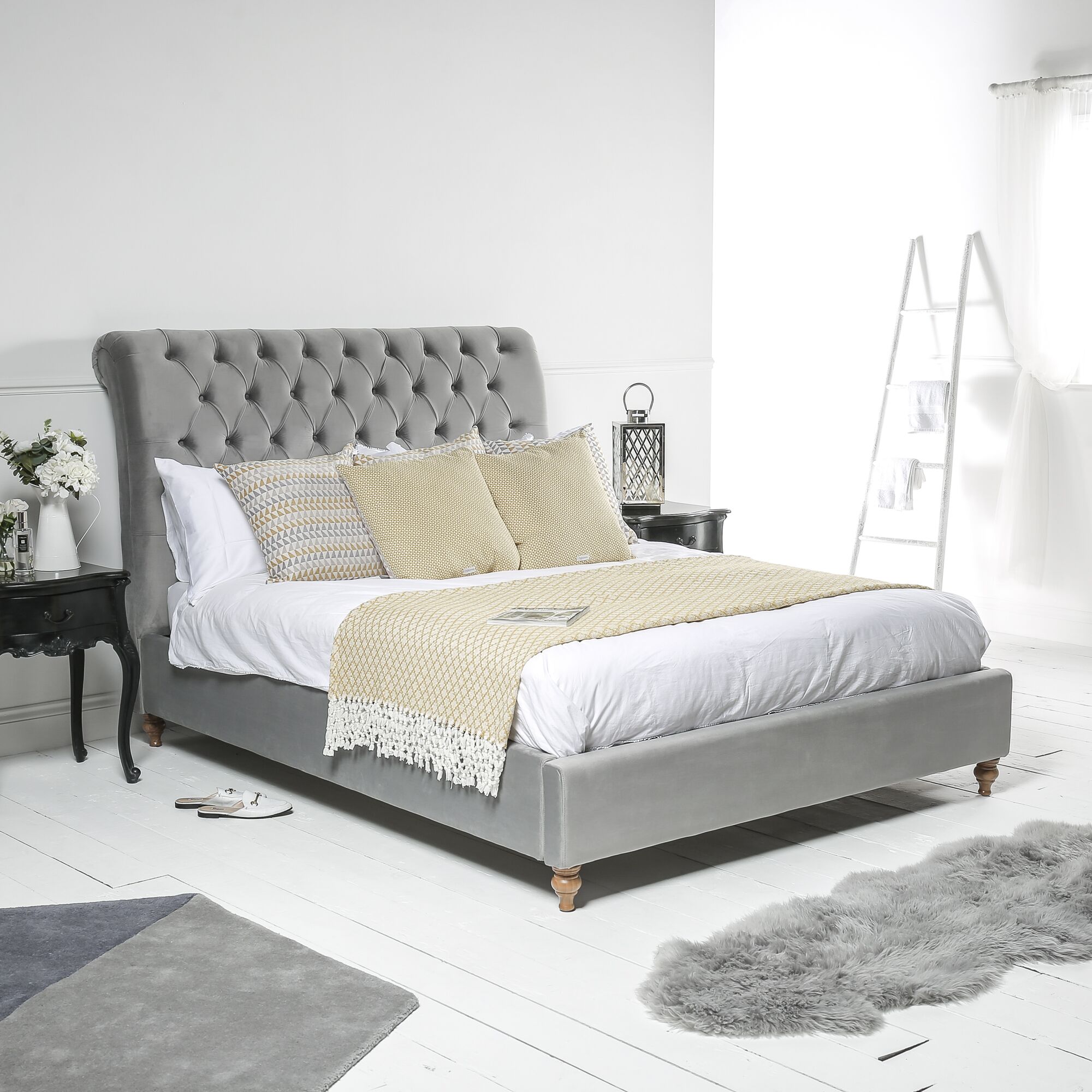 Léa 5ft Chesterfield King Size Bed With Grey Velvet Upholstery - Image 2