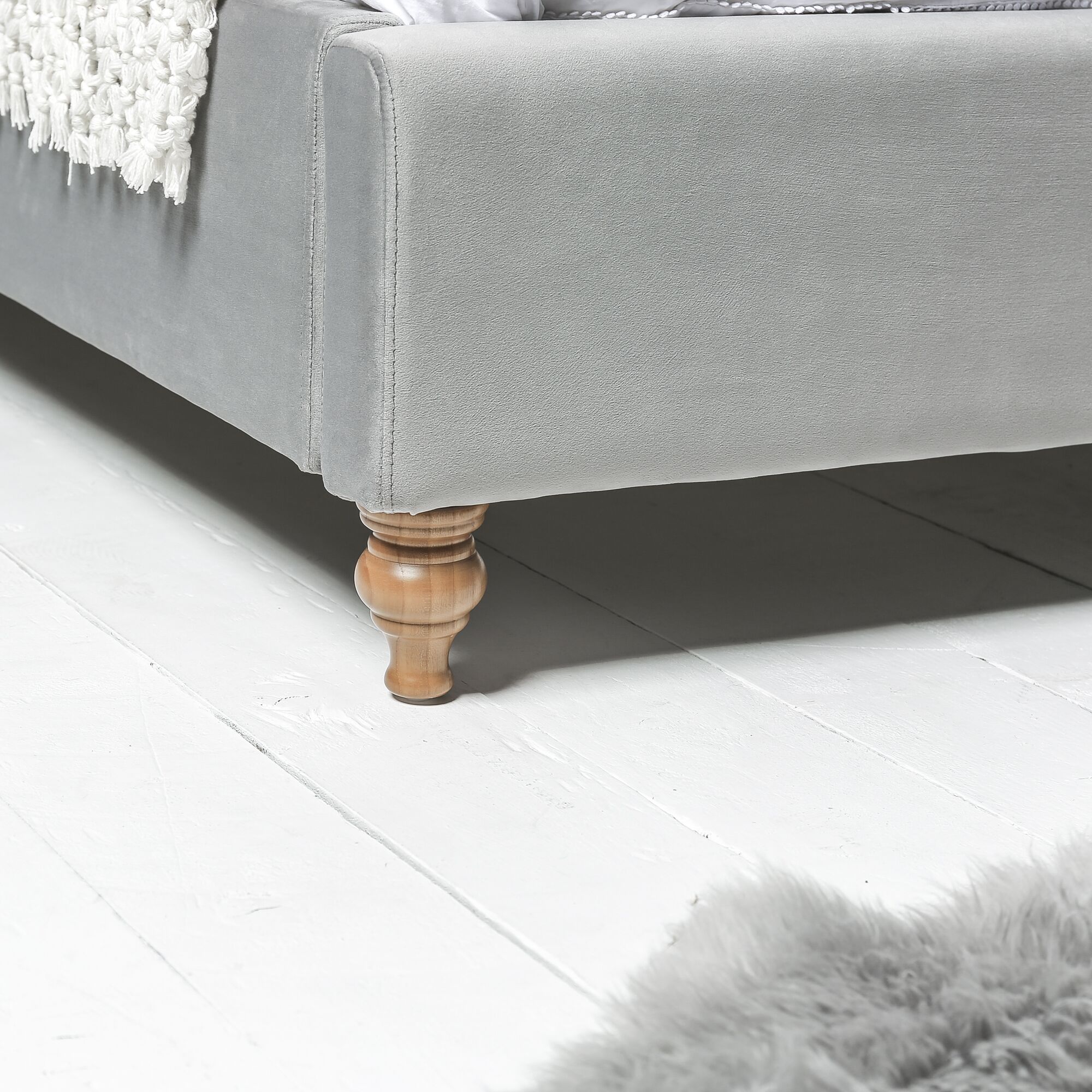 Léa 5ft Chesterfield King Size Bed With Grey Velvet Upholstery - Image 7