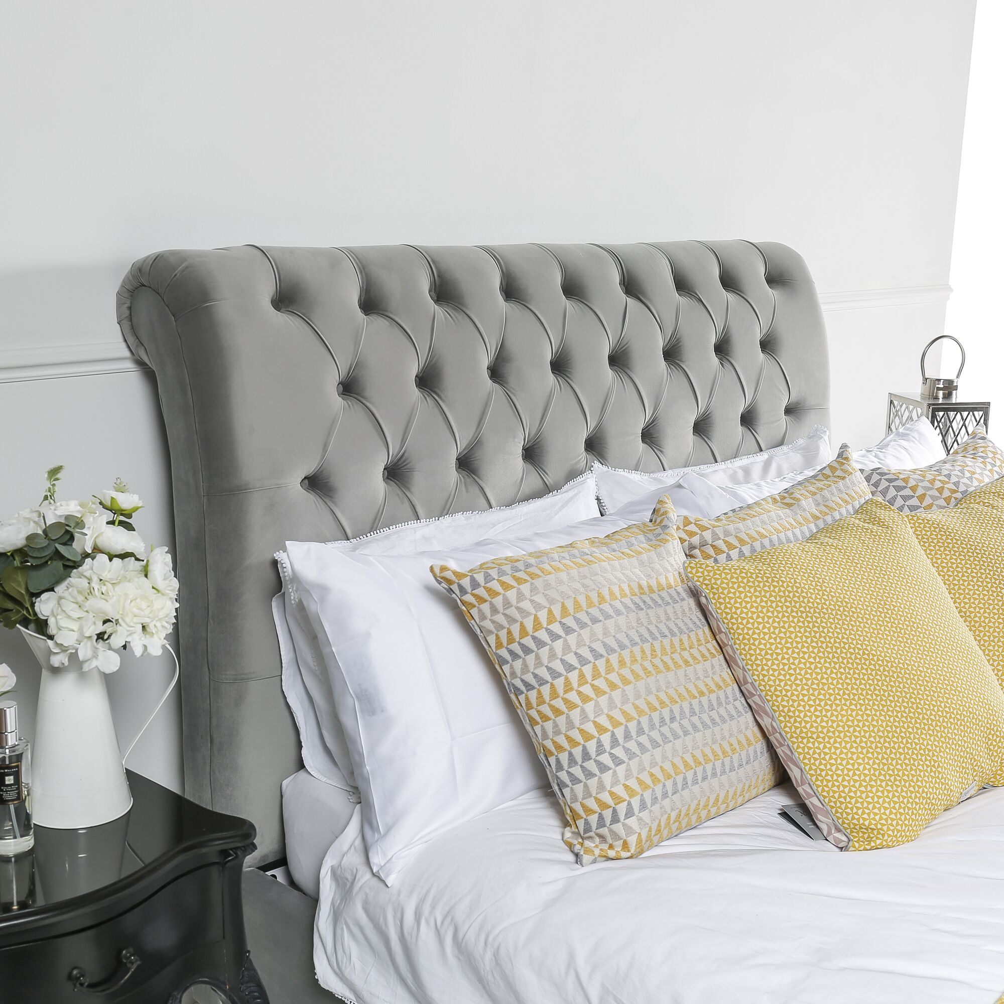 Léa 5ft Chesterfield King Size Bed With Grey Velvet Upholstery - Image 3