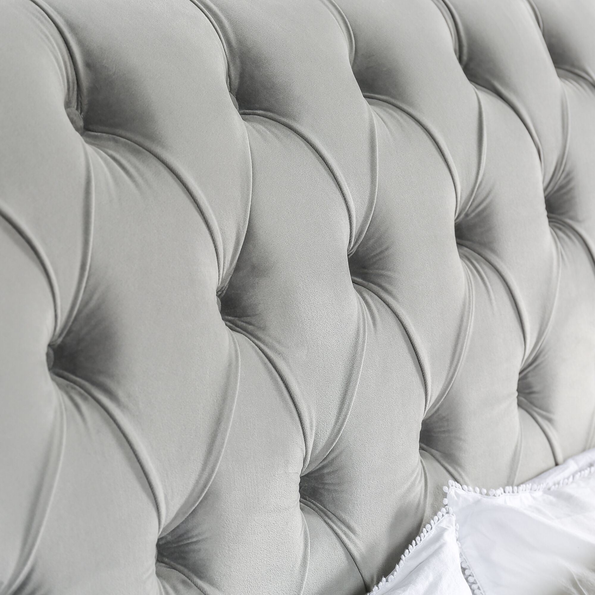 Léa 5ft Chesterfield King Size Bed With Grey Velvet Upholstery - Image 5