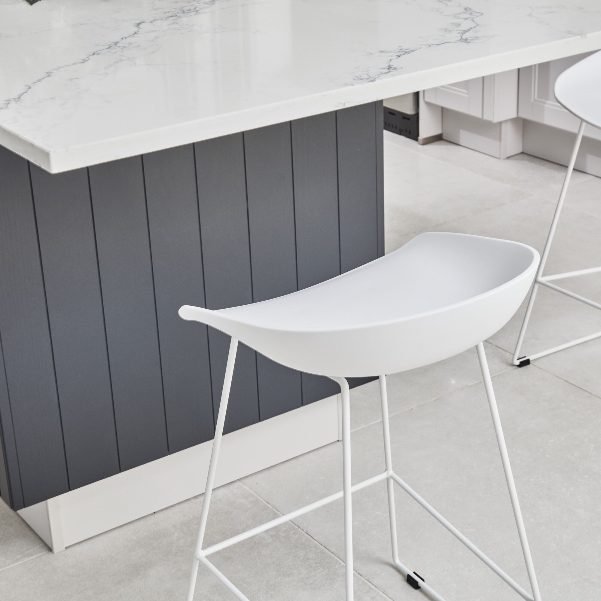 (Set of 4) Casper White Kitchen Stools - Image 3